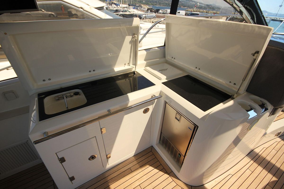 2011 Sunseeker 65 