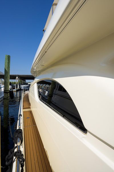 2000 Ferretti Yachts 72