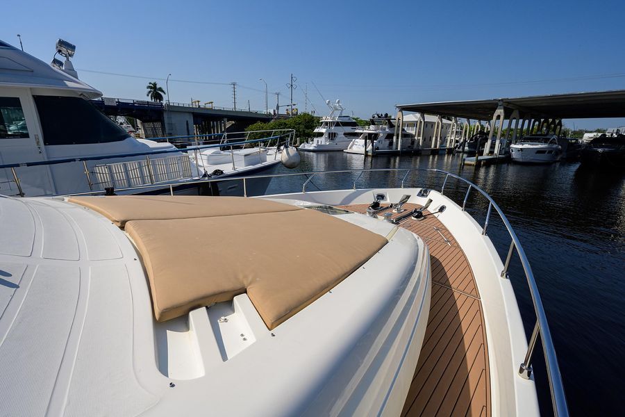 2000 Ferretti Yachts 72