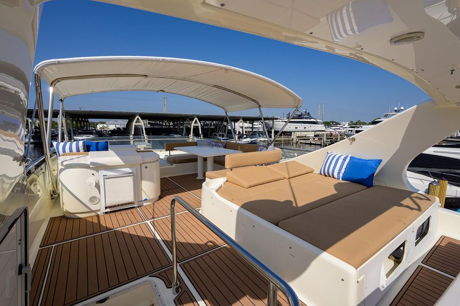 2000 Ferretti Yachts 72