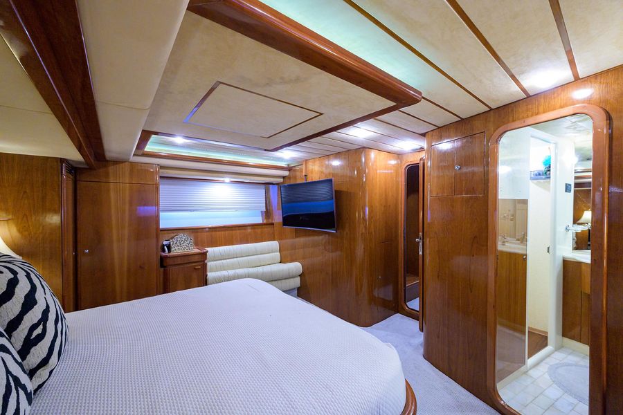 2000 Ferretti Yachts 72