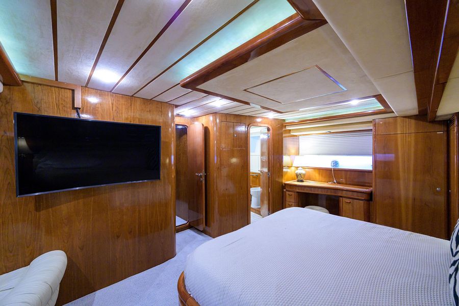 2000 Ferretti Yachts 72