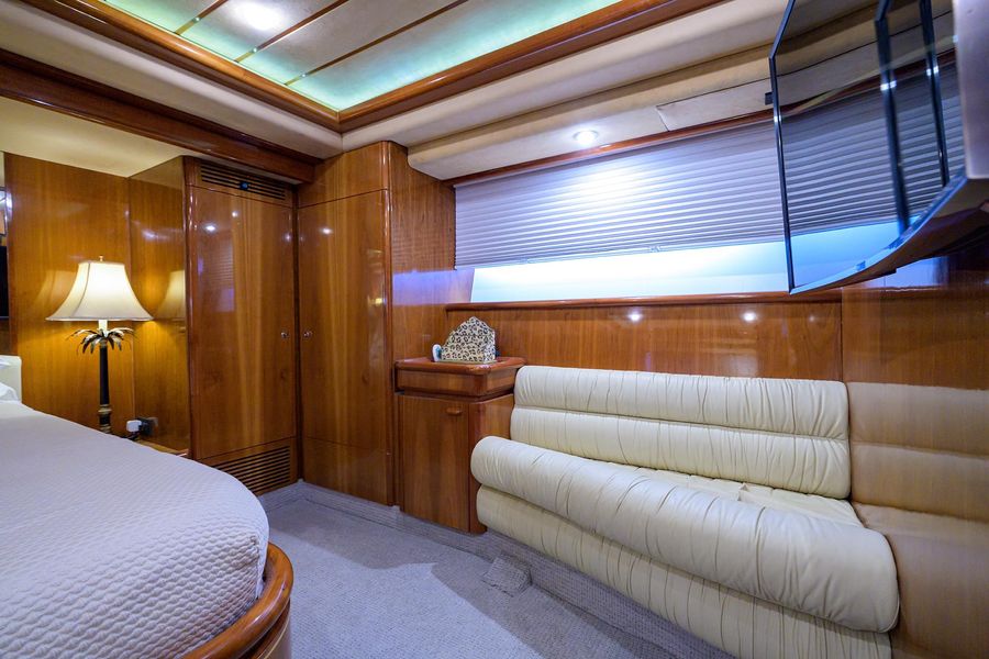 2000 Ferretti Yachts 72