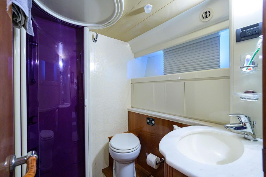 2000 Ferretti Yachts 72