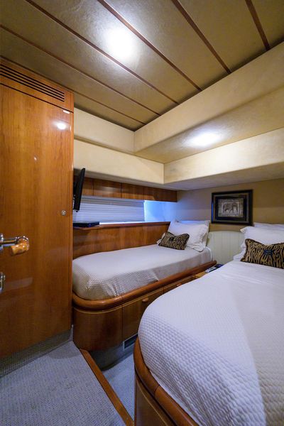 2000 Ferretti Yachts 72