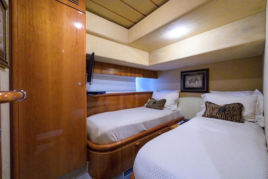 2000 Ferretti Yachts 72