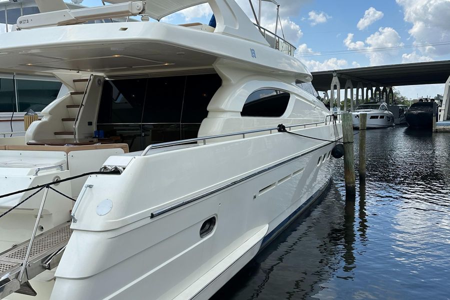2000 Ferretti Yachts 72