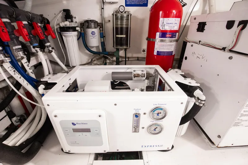 No Worries II Yacht Photos Pics Viking 54 No Worries II - Engine Room