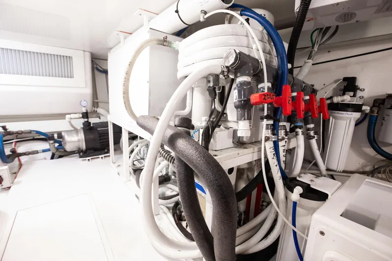 No Worries II Yacht Photos Pics Viking 54 No Worries II - Engine Room