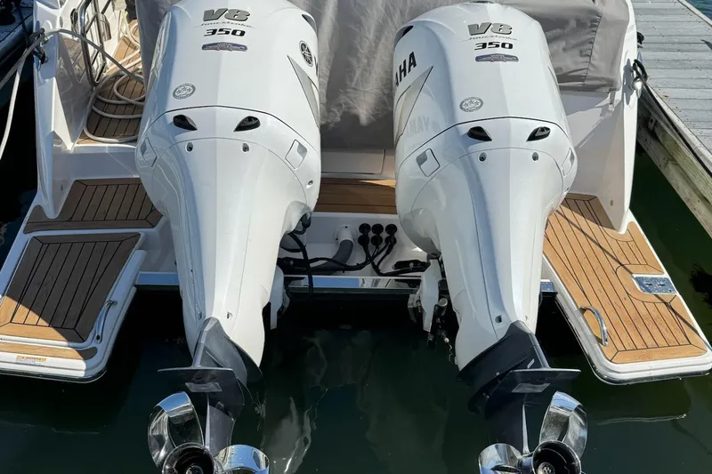 El Capitan Yacht Photos Pics 2019 Tiara Sport 34 LX with twin Yamaha V8 350 outboard engines.