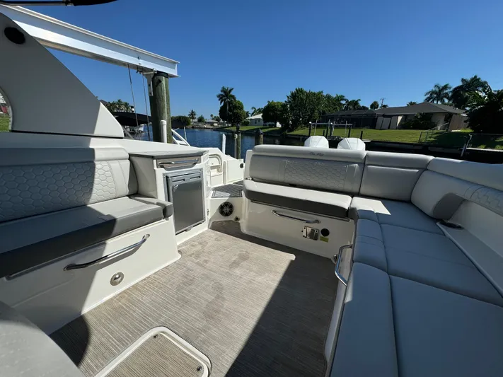  Yacht Photos Pics 2020 Sea Ray SDX 290 Outboard boat interior with spacious seating and modern design.