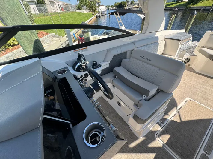 Yacht Photos Pics 2020 Sea Ray SDX 290 Outboard boat interior with helm and seating area.