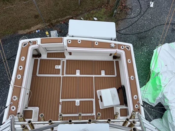 Wrangler Yacht Photos Pics Aerial view of a 2003 Pursuit 3400 Express boat deck.