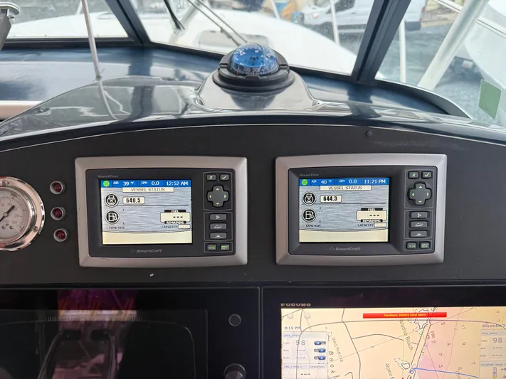 Wrangler Yacht Photos Pics Dashboard of a 2003 Pursuit 3400 Express boat with SmartCraft displays.