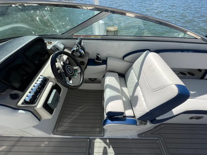  Yacht Photos Pics 2022 Crownline E305 XS Starboard Helm Seating