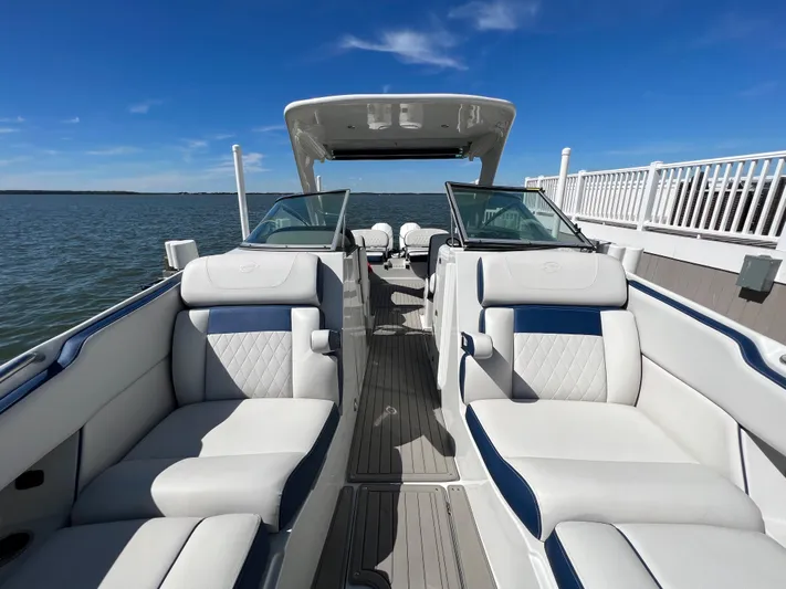  Yacht Photos Pics 2022 Crownline E305 XS Forward Seating 1