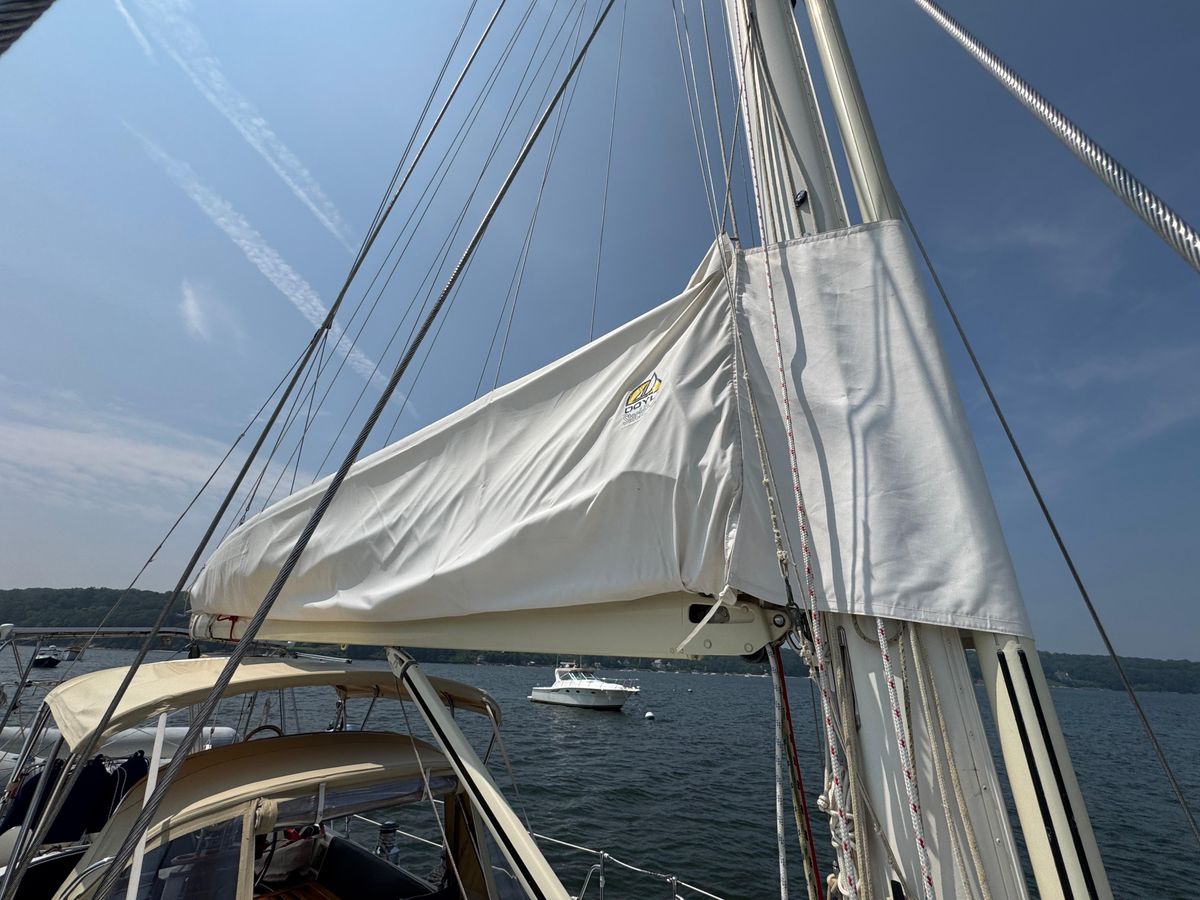 1998 Hylas 46 