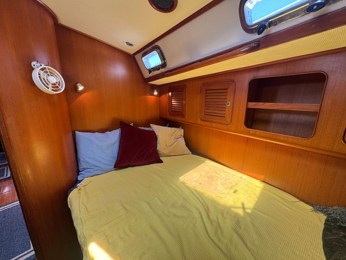 1998 Hylas 46 
