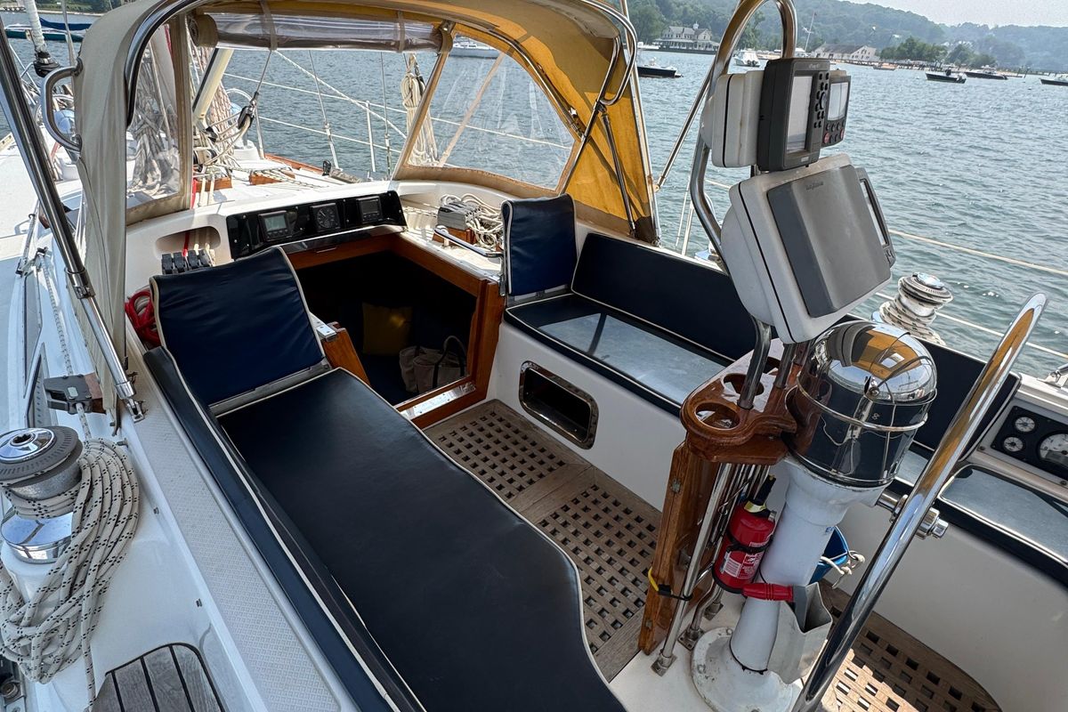 1998 Hylas 46 