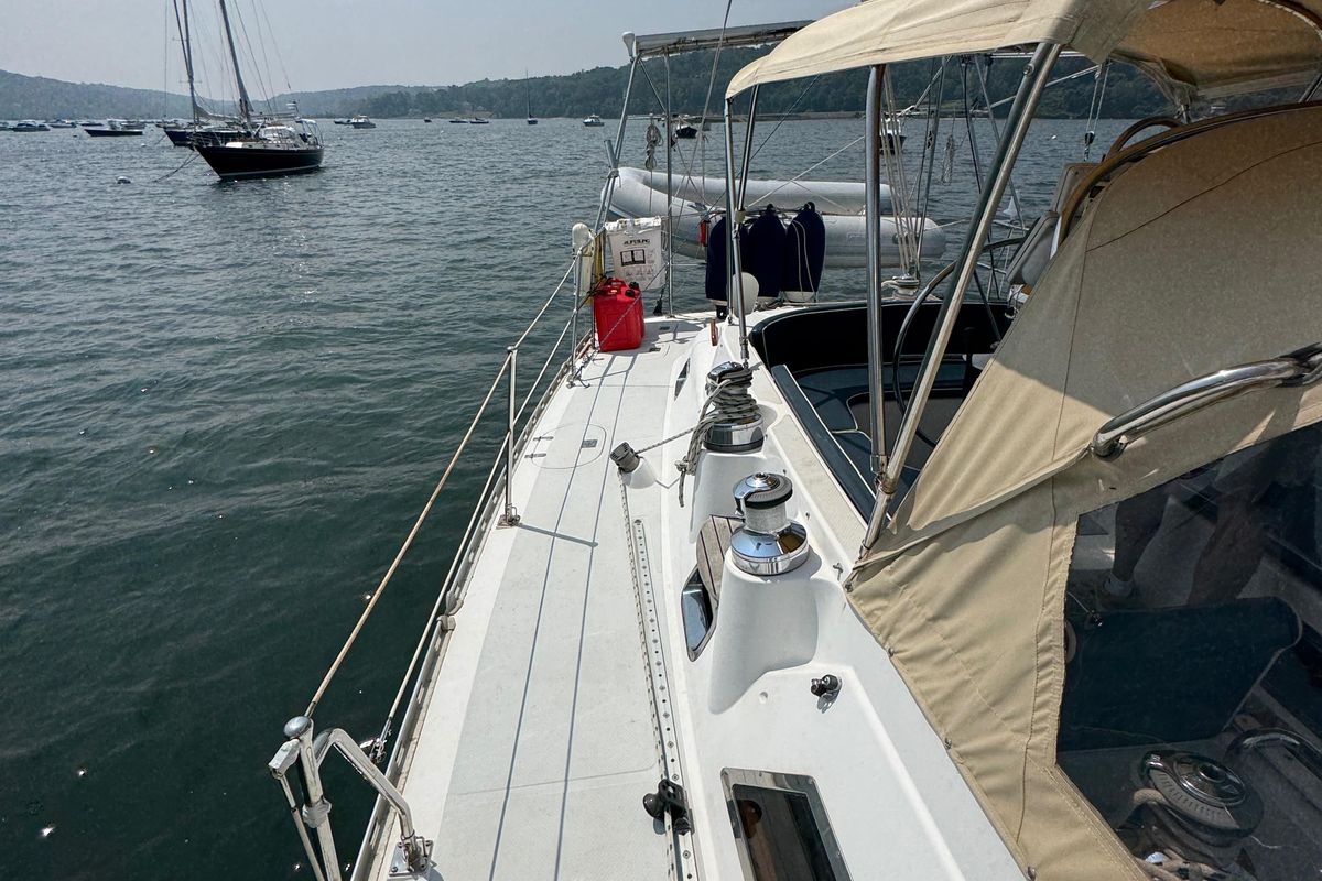 1998 Hylas 46 
