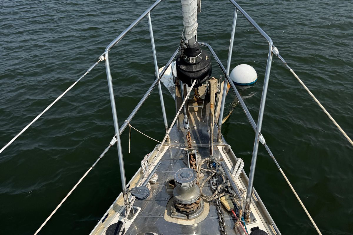 1998 Hylas 46 
