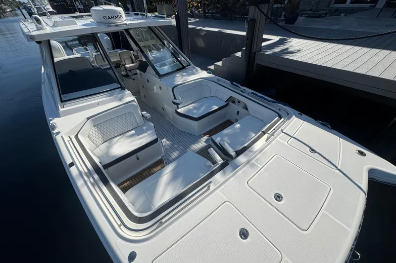 Yacht Photos Pics 2021 World Cat 400 DC-X boat with spacious seating and modern design.
