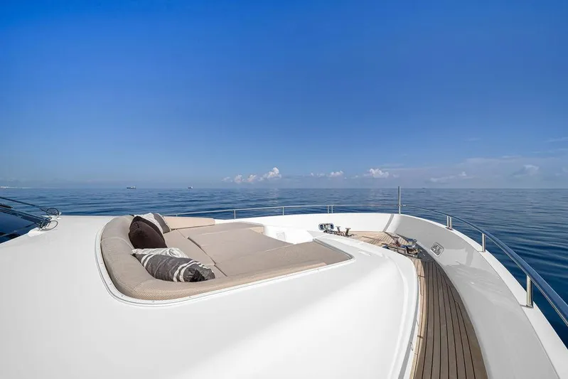 Sanlorenzo Sl86 Yacht Photos Pics Sanlorenzo SL86 yacht deck with sun loungers, 2022 model, on calm ocean waters.