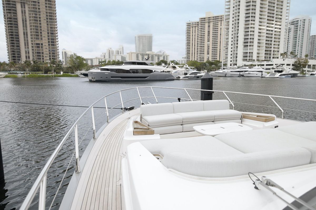 2023 Azimut 68 