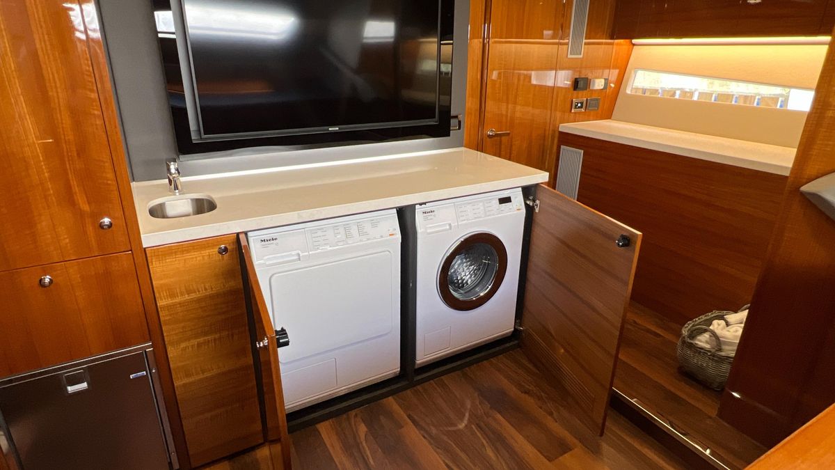 2021 Maritimo 60 