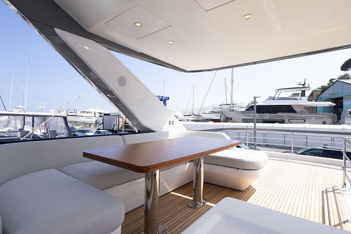 2025 Azimut 68 