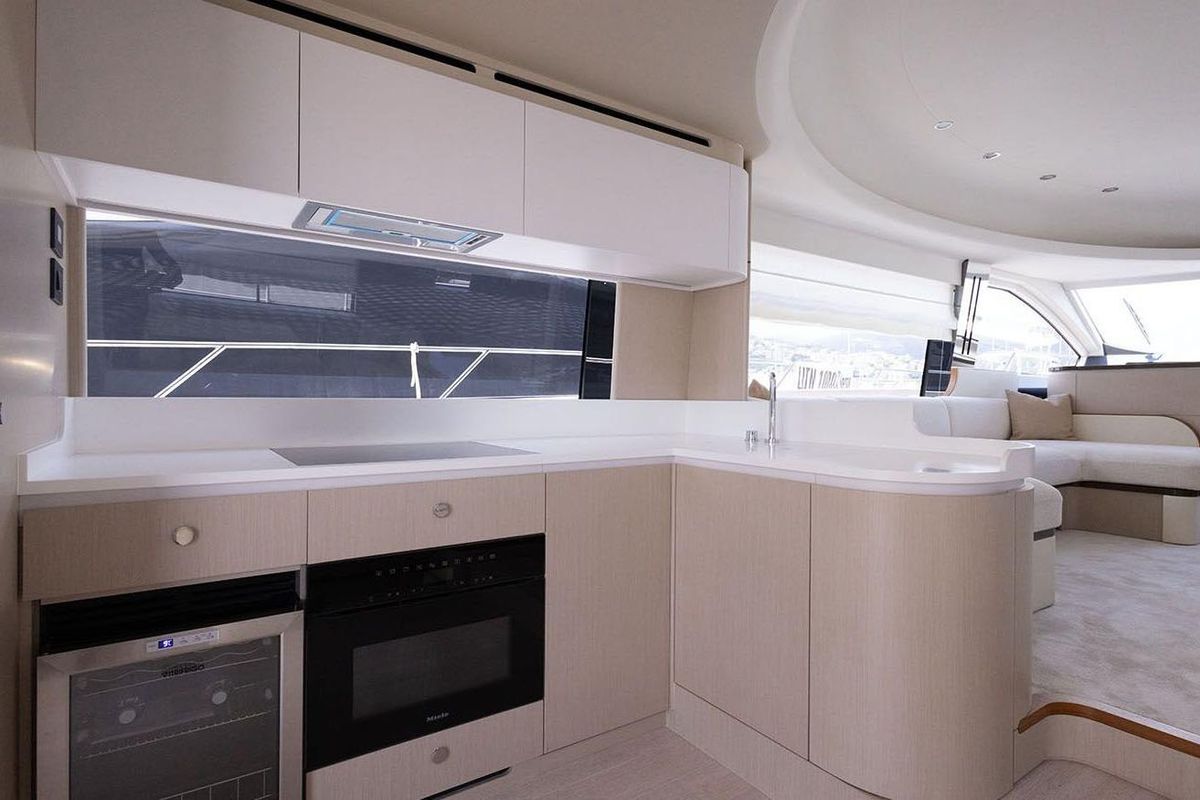 2025 Azimut 68 