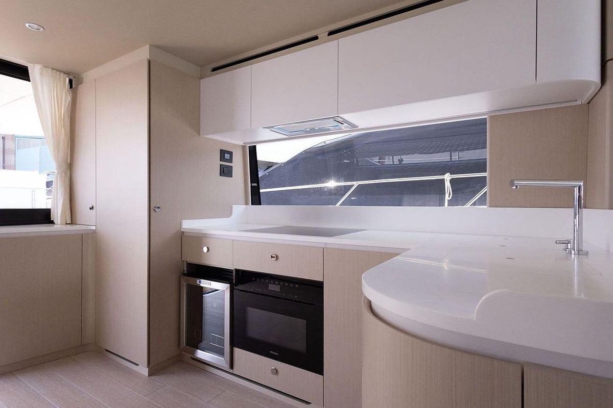 2025 Azimut 68 