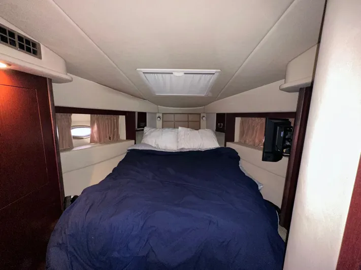  Yacht Photos Pics Interior of 2007 Sea Ray 36 Sedan Bridge with cozy bed.