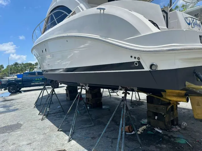  Yacht Photos Pics 2007 Sea Ray 36 Sedan Bridge elevated for maintenance.