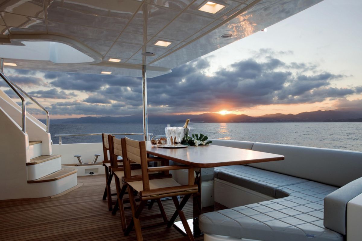 2011 Azimut 87 