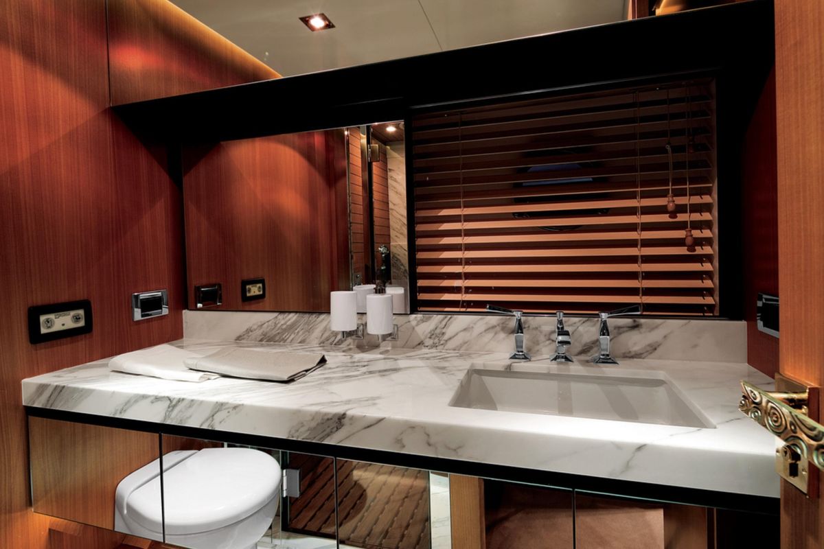 2011 Azimut 87 