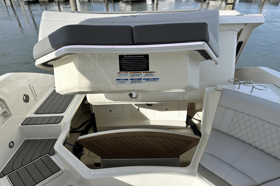 2023 Sea Ray 310 SLX Outboard