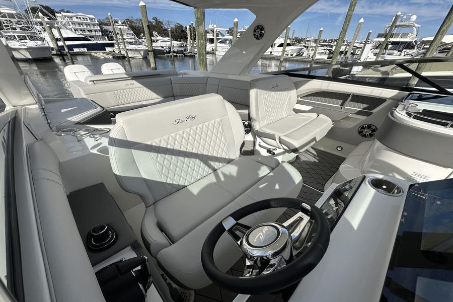 2023 Sea Ray 310 SLX Outboard