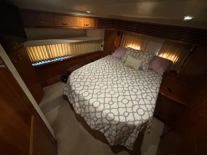 Honey's Money Yacht Photos Pics Master Stateroom Queen Berth