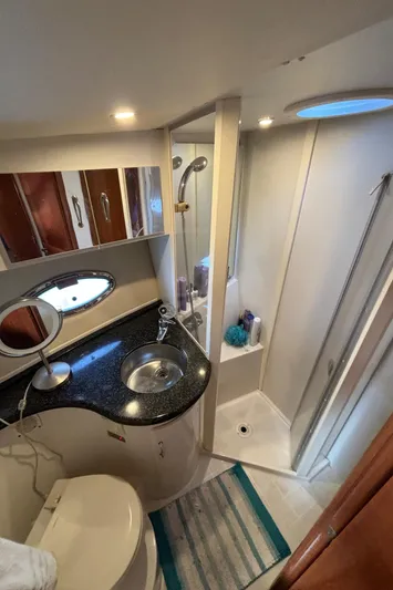 Honey's Money Yacht Photos Pics Guest Head/ensuite entryway