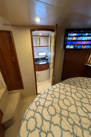 Honey's Money Yacht Photos Pics Ensuite Head Entry in MSR