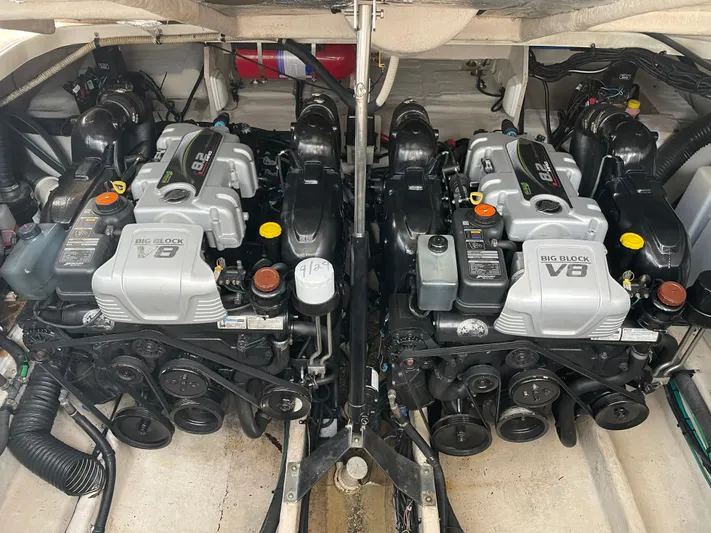  Yacht Photos Pics Twin engines of a 2014 Sea Ray 370 Sundancer boat.