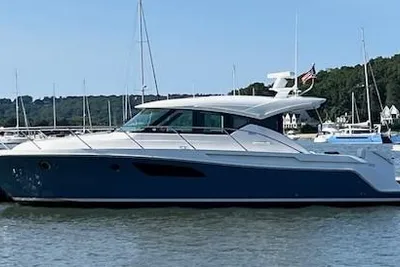 Tiara Yachts C44 Coupe