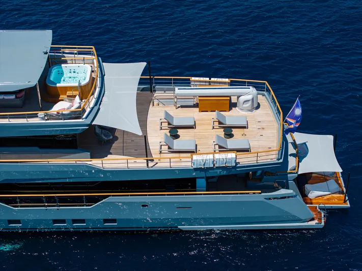 Oscar Yacht Photos Pics Luxurious 2023 Numarine 37XP yacht with sun deck and jacuzzi on open sea.
