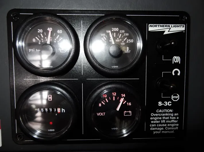 Salty Kiss Yacht Photos Pics 