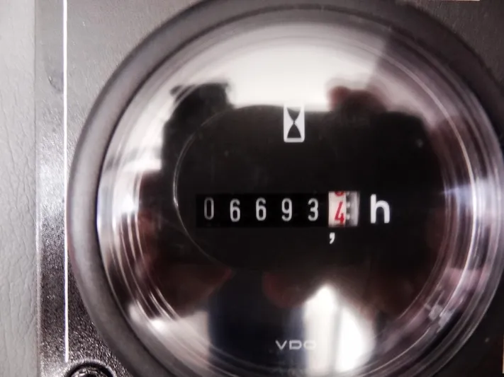 Salty Kiss Yacht Photos Pics 