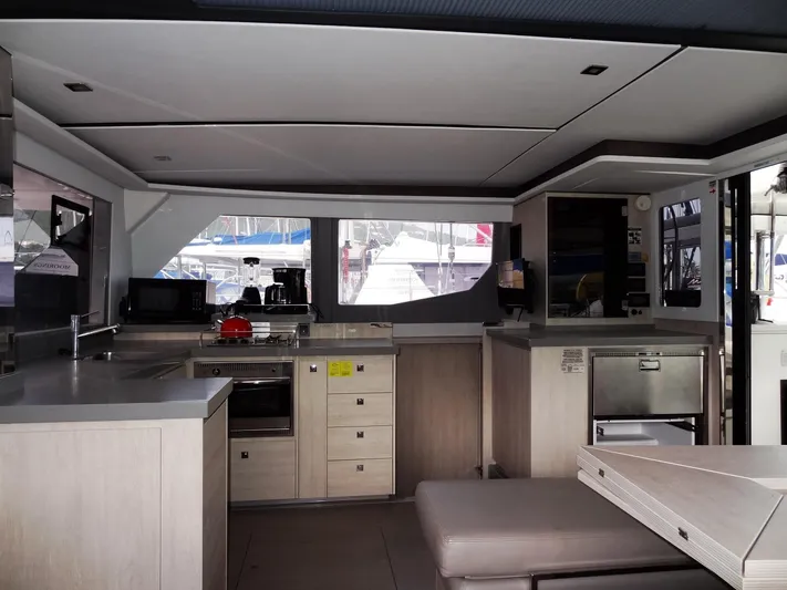 Salty Kiss Yacht Photos Pics 