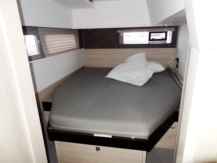 Salty Kiss Yacht Photos Pics 