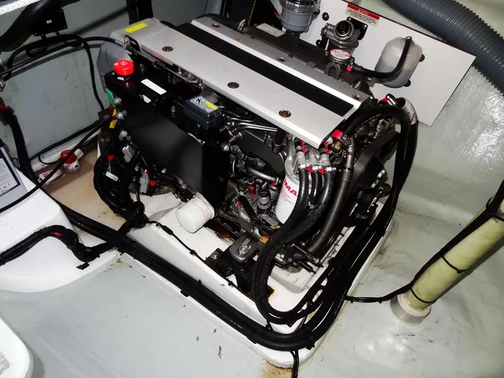 Salty Kiss Yacht Photos Pics 