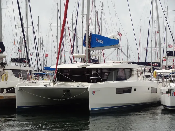 Salty Kiss Yacht Photos Pics 
